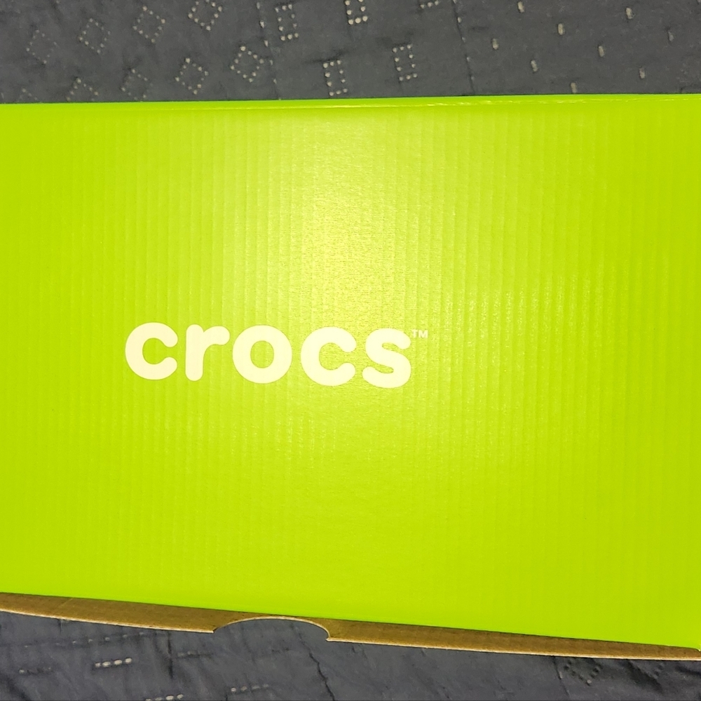 Crocs With Box - Picture 2 of 3